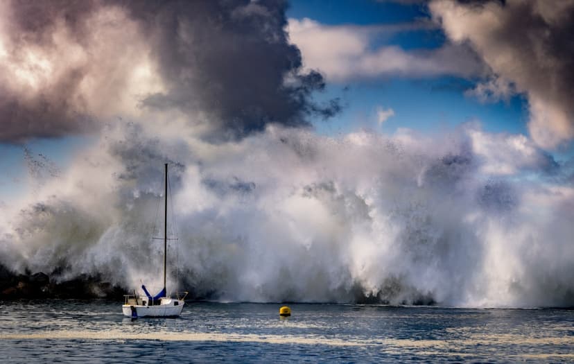 Coastal Danger: 26-Foot Waves Slam US West Coast