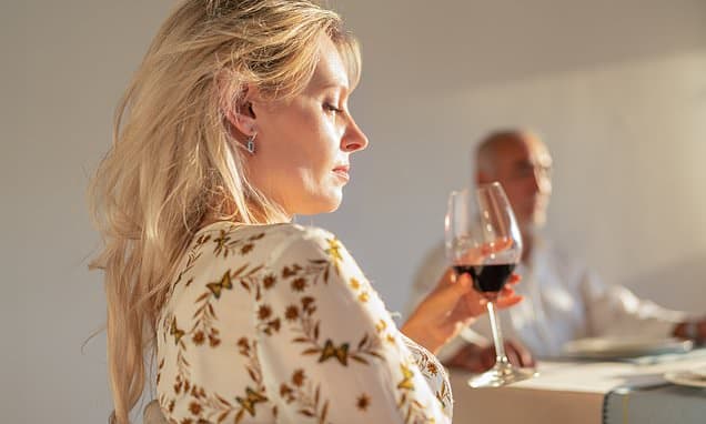 Men Age Slower With Wine, Women Don't