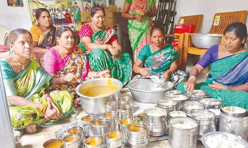 Kindness Feeds the Needy: Women's Charity Offers Free Meals