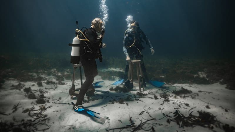 Diver Hosts World's First Live Underwater Podcast