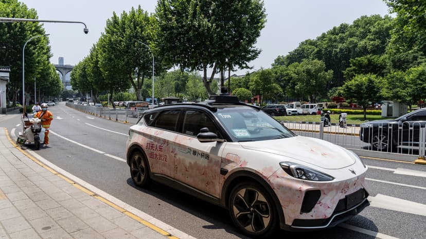 Wuhan Robot Taxis Halt: System Failure Strands Passengers