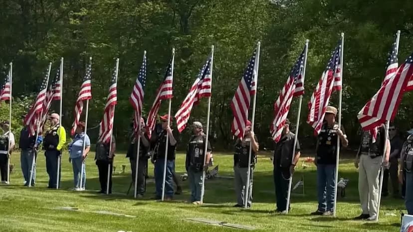 1,500 strangers honor WWII vet with no family