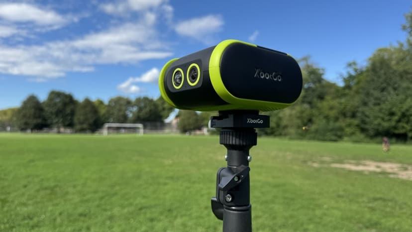 AI camera tracks soccer, no subscription needed!