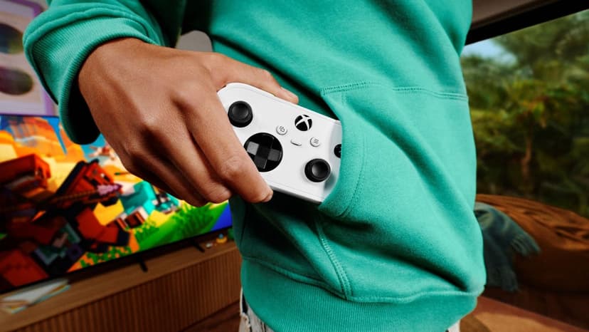 Microsoft Shrinks Xbox Controller for All Devices