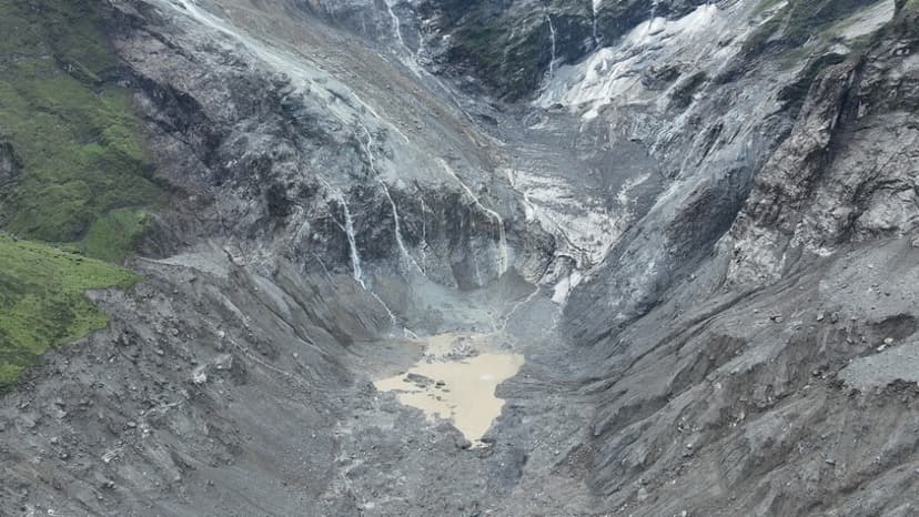 Xizang Lake Risks: Mudslide Aftermath Threatens Downstream Areas