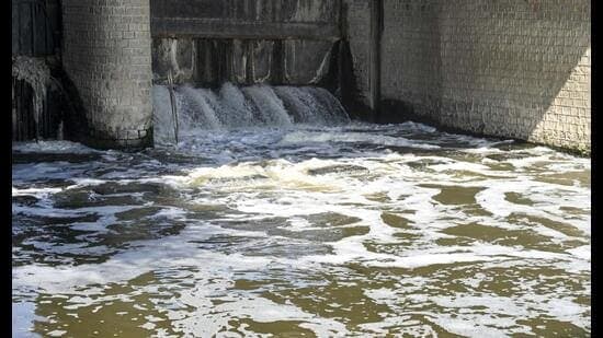 Yamuna Froth Reaches Wazirabad: Delhi's Water Supply Threatened