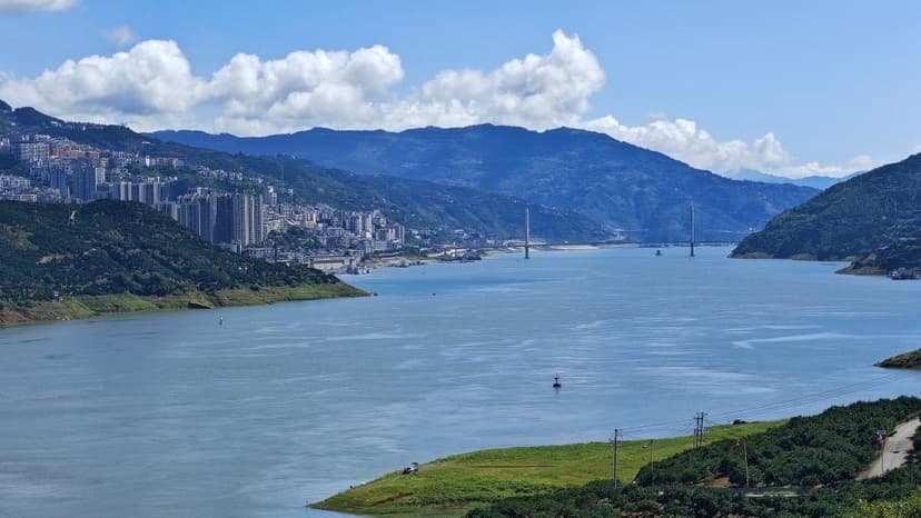 Yangtze River's Green Comeback: Nature Reclaims China's Longest River